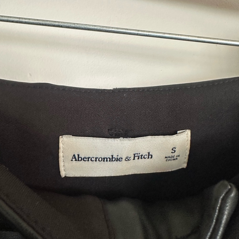 Abercrombie & Fitch Vegan Leather Paper Bag Pants – Size S - Picture 7 of 9